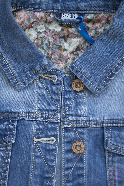 Damska katana / kurtka jeansowa niebieska z licznymi wytarciami (H2291)