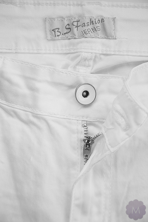 Damskie spodnie jeansowe rurki białe z wyższym stanem (S3035-1)