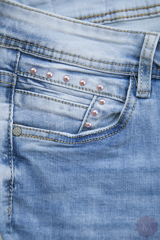 Spodnie damskie jeansowe rurki jasno niebieskie wytarte z jetami firmy Karostar (K-13164)