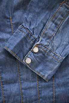 Koszula damska jeansowa niebieska gnieciona przetarta z długim rękawem