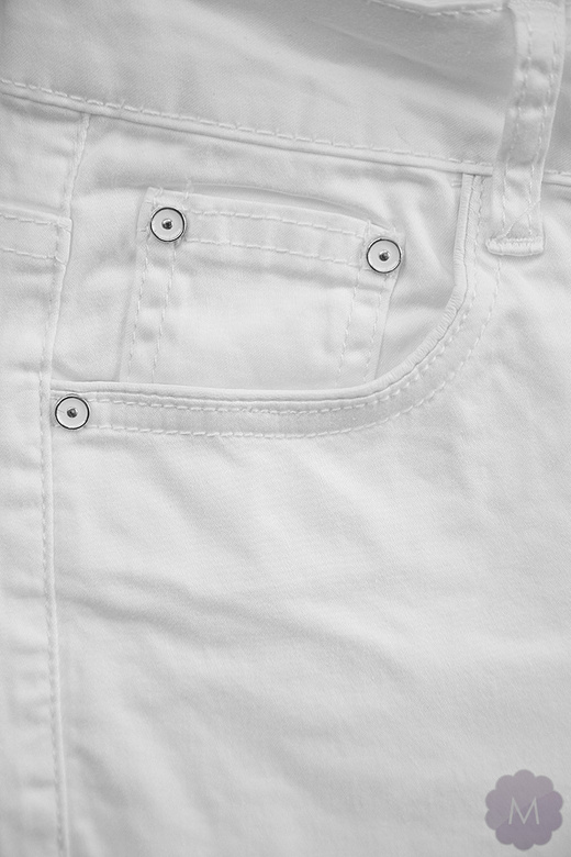 Damskie spodnie jeansowe rurki białe z wyższym stanem (S3035-1)