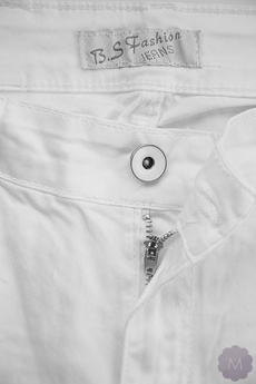 Damskie spodnie jeansowe rurki białe z wyższym stanem (S3035-1)