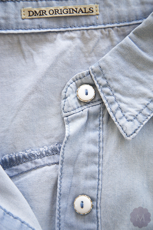 Damska koszula jeansowa jasno niebieska przetarta 