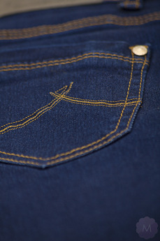 Elastyczne granatowe spodnie jeansowe rurki 