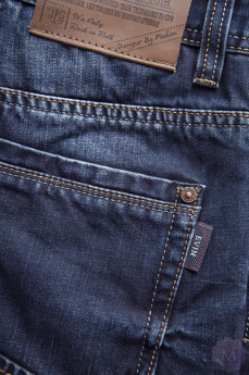Granatowe męskie spodnie jeansowe lekko zwężane
